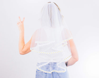 Daisy Trim 90's Bachelorette Party Veil