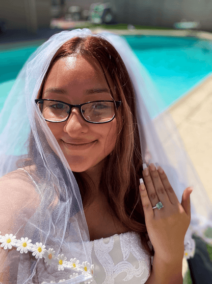 Daisy Trim 90's Bachelorette Party Veil